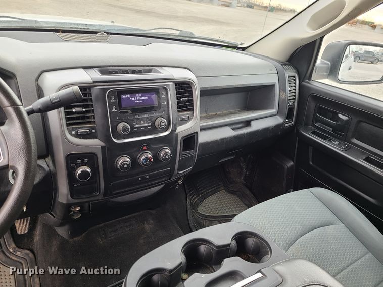 image for item IF9284 2013 Dodge Ram 1500  Crew Cab pickup truck