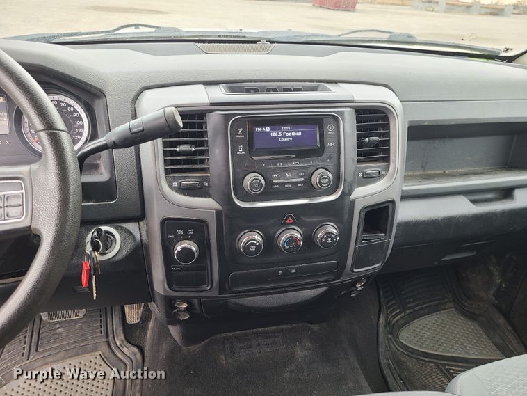 image for item IF9284 2013 Dodge Ram 1500  Crew Cab pickup truck