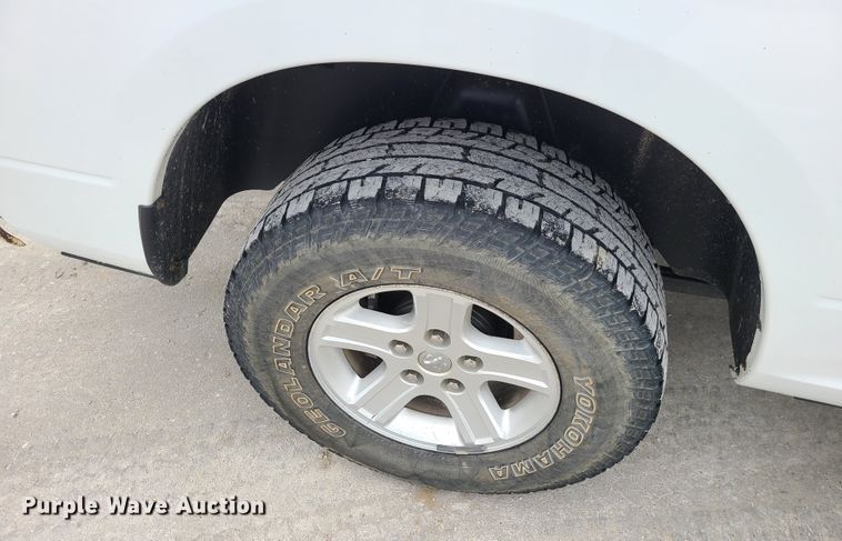 image for item IF9284 2013 Dodge Ram 1500  Crew Cab pickup truck