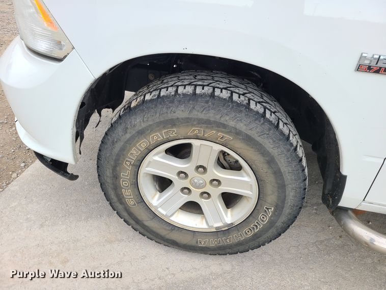 image for item IF9284 2013 Dodge Ram 1500  Crew Cab pickup truck