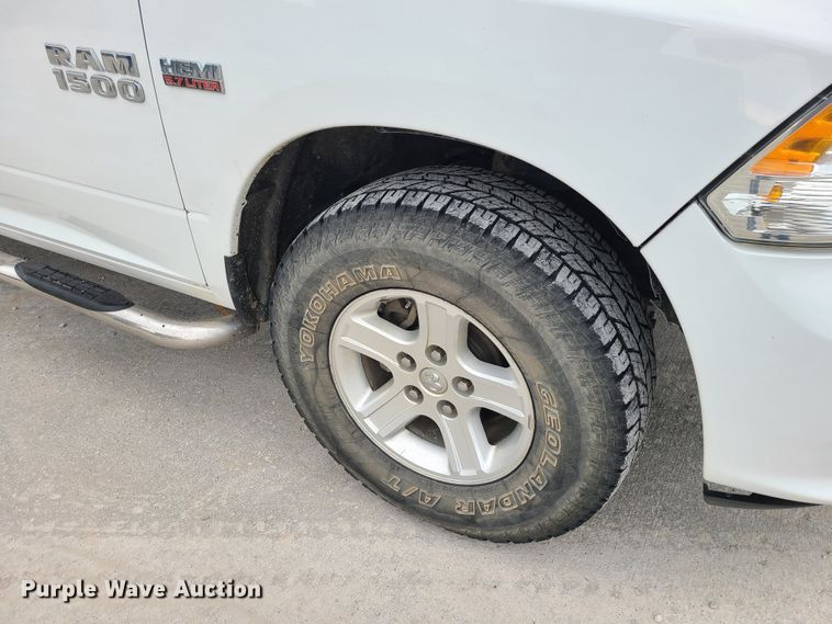 image for item IF9284 2013 Dodge Ram 1500  Crew Cab pickup truck