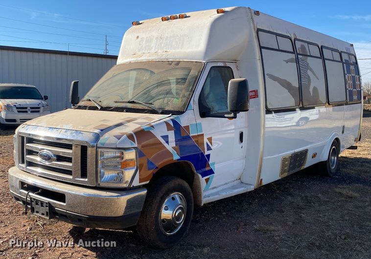 image for item IG9276 2009 Ford E450  shuttle bus
