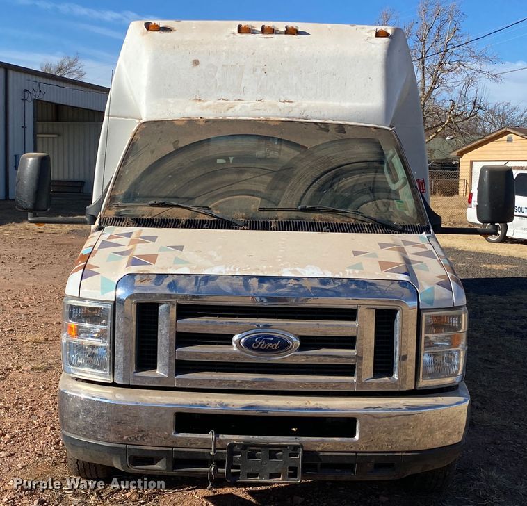 image for item IG9276 2009 Ford E450  shuttle bus