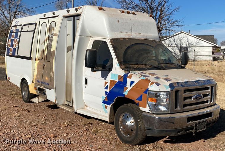 image for item IG9276 2009 Ford E450  shuttle bus