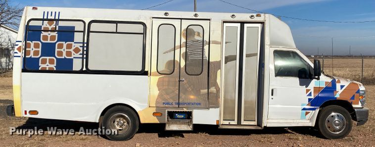 image for item IG9276 2009 Ford E450  shuttle bus