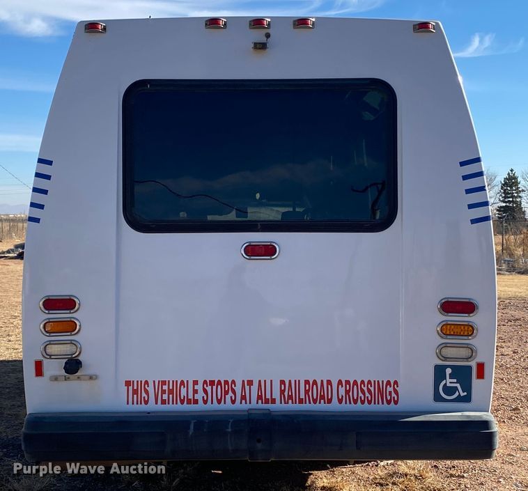 image for item IG9276 2009 Ford E450  shuttle bus