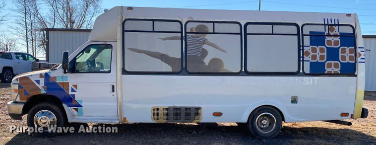 image for item IG9276 2009 Ford E450  shuttle bus