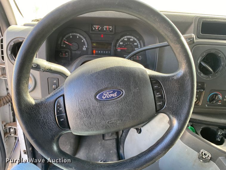 image for item IG9276 2009 Ford E450  shuttle bus