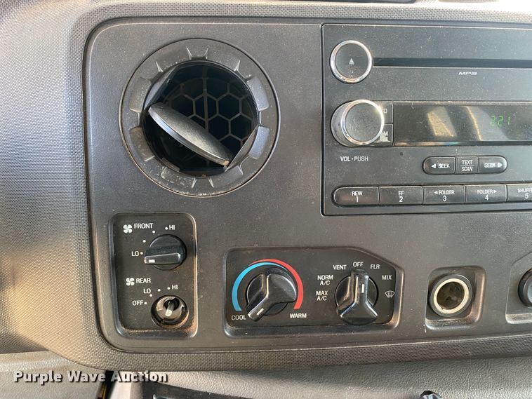 image for item IG9276 2009 Ford E450  shuttle bus