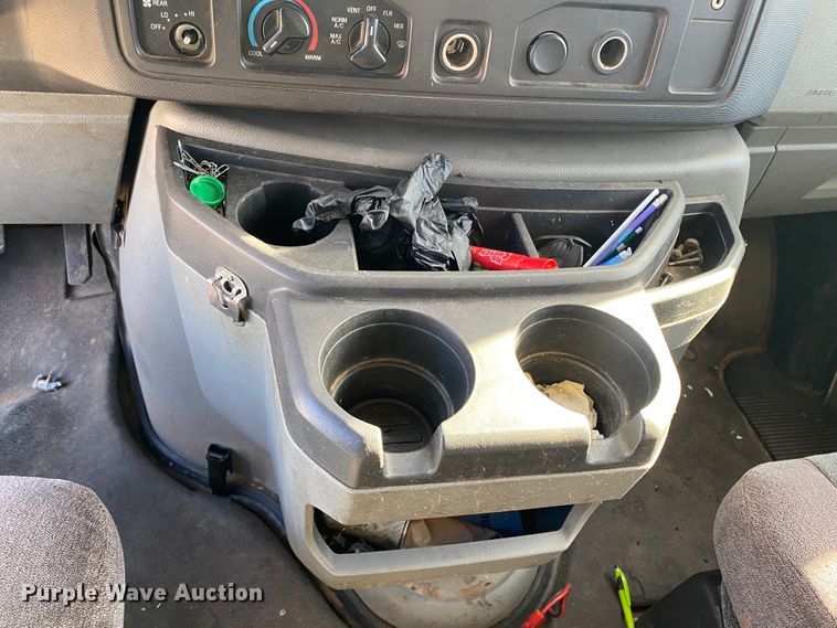 image for item IG9276 2009 Ford E450  shuttle bus