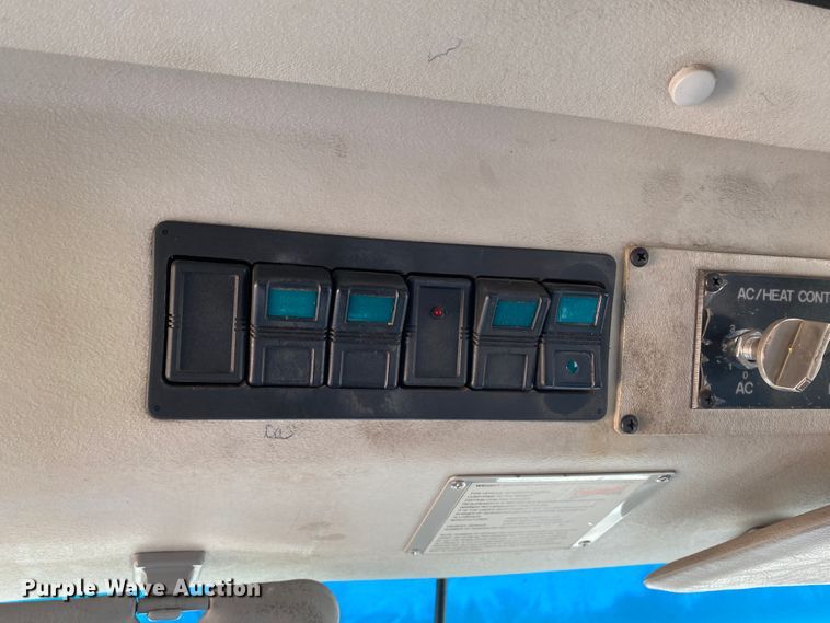 image for item IG9276 2009 Ford E450  shuttle bus