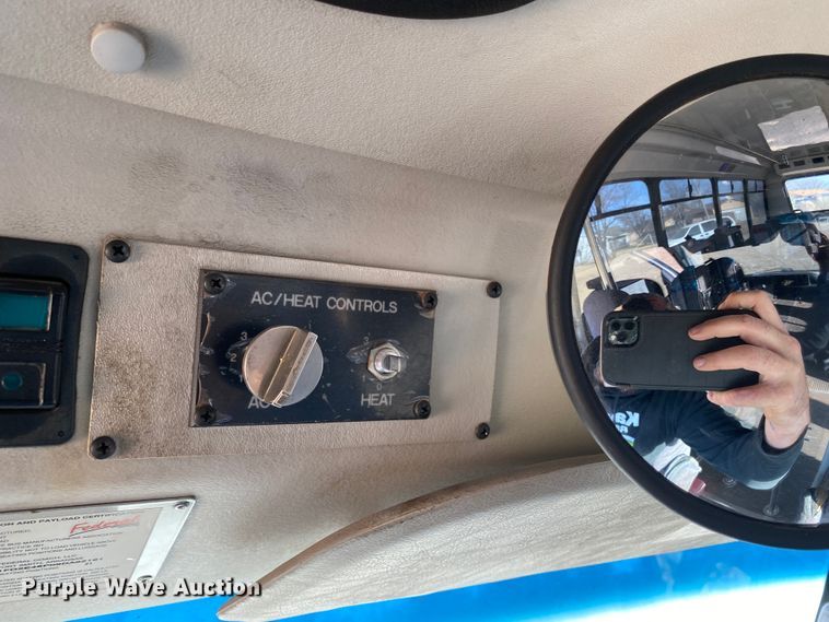 image for item IG9276 2009 Ford E450  shuttle bus