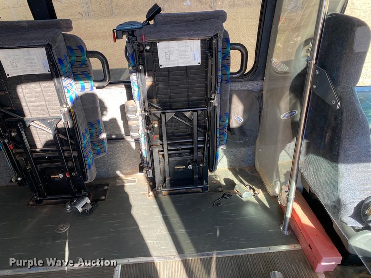 image for item IG9276 2009 Ford E450  shuttle bus