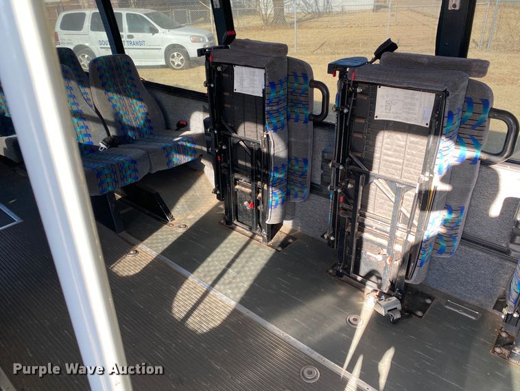 image for item IG9276 2009 Ford E450  shuttle bus