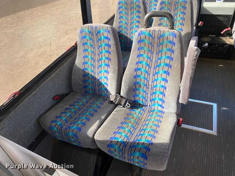 image for item IG9276 2009 Ford E450  shuttle bus