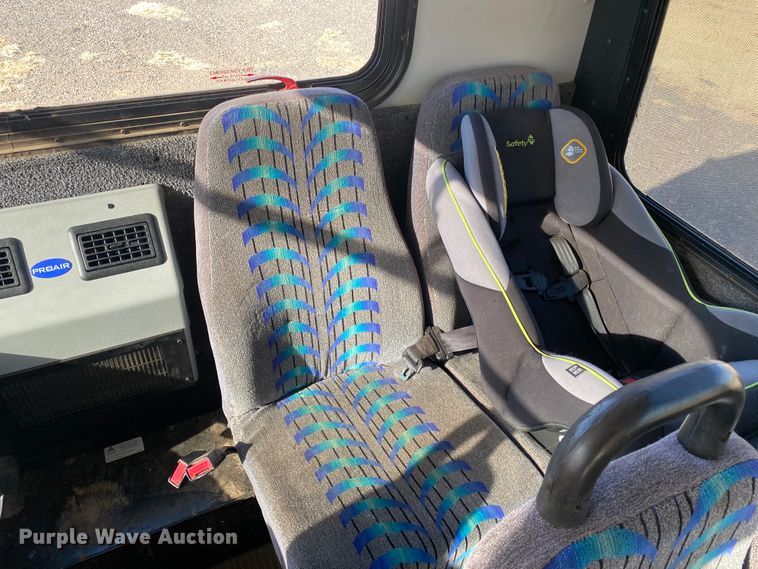 image for item IG9276 2009 Ford E450  shuttle bus