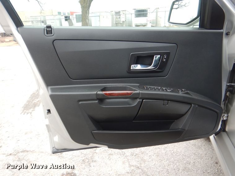 image for item IG9665 2004 Cadillac SRX  SUV