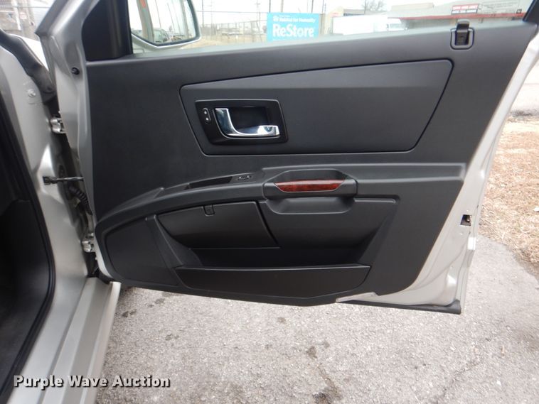 image for item IG9665 2004 Cadillac SRX  SUV