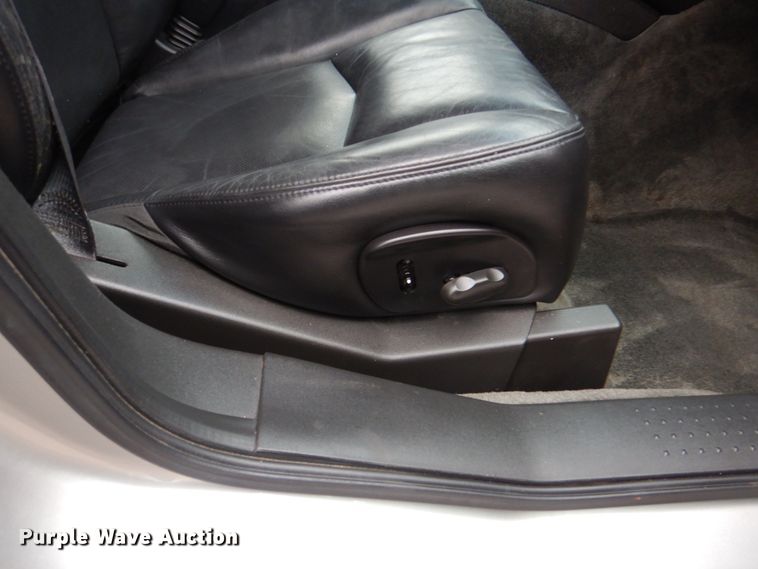 image for item IG9665 2004 Cadillac SRX  SUV