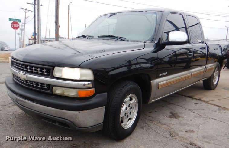 image for item IG9675 2002 Chevrolet Silverado 1500  Ext. Cab pickup truck