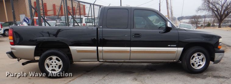 image for item IG9675 2002 Chevrolet Silverado 1500  Ext. Cab pickup truck