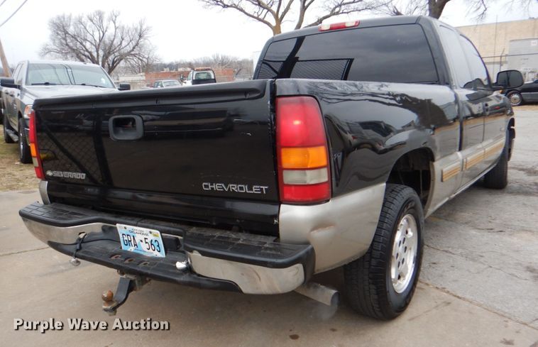 image for item IG9675 2002 Chevrolet Silverado 1500  Ext. Cab pickup truck