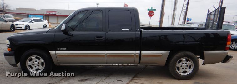 image for item IG9675 2002 Chevrolet Silverado 1500  Ext. Cab pickup truck