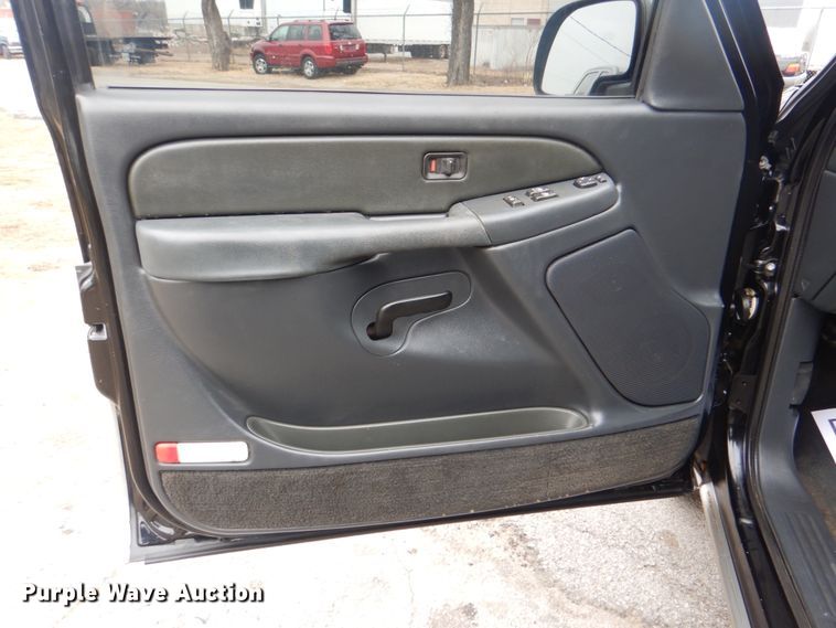 image for item IG9675 2002 Chevrolet Silverado 1500  Ext. Cab pickup truck