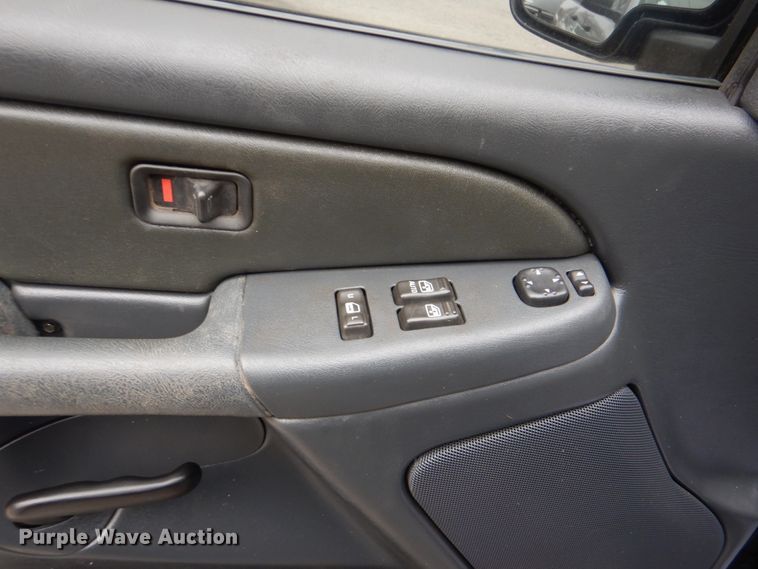 image for item IG9675 2002 Chevrolet Silverado 1500  Ext. Cab pickup truck