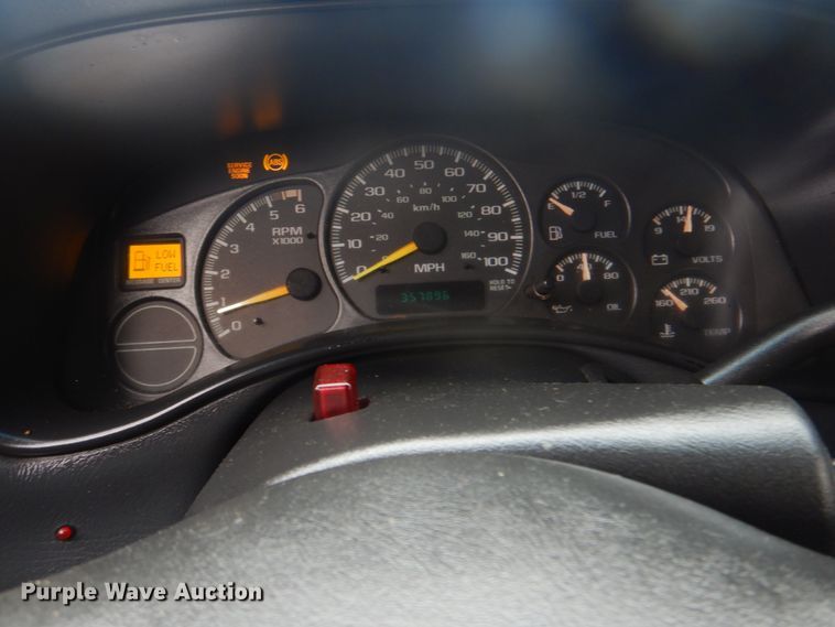 image for item IG9675 2002 Chevrolet Silverado 1500  Ext. Cab pickup truck