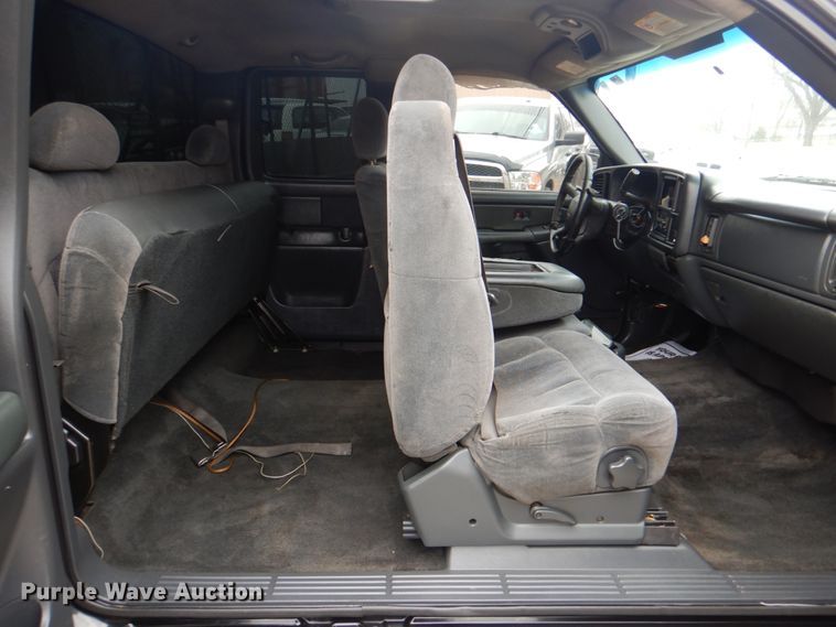 image for item IG9675 2002 Chevrolet Silverado 1500  Ext. Cab pickup truck