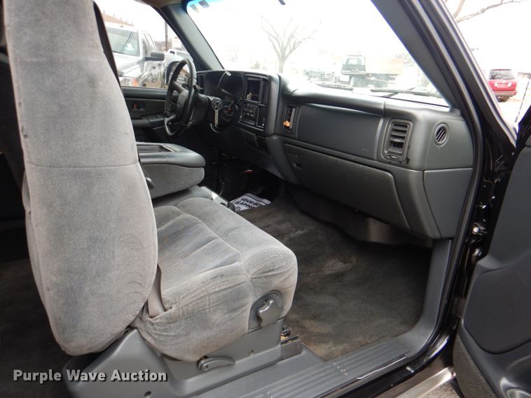 image for item IG9675 2002 Chevrolet Silverado 1500  Ext. Cab pickup truck