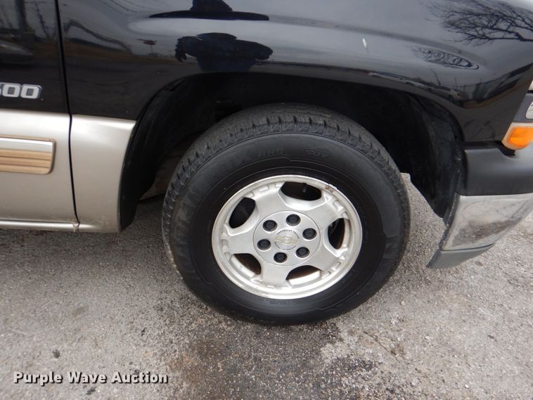 image for item IG9675 2002 Chevrolet Silverado 1500  Ext. Cab pickup truck