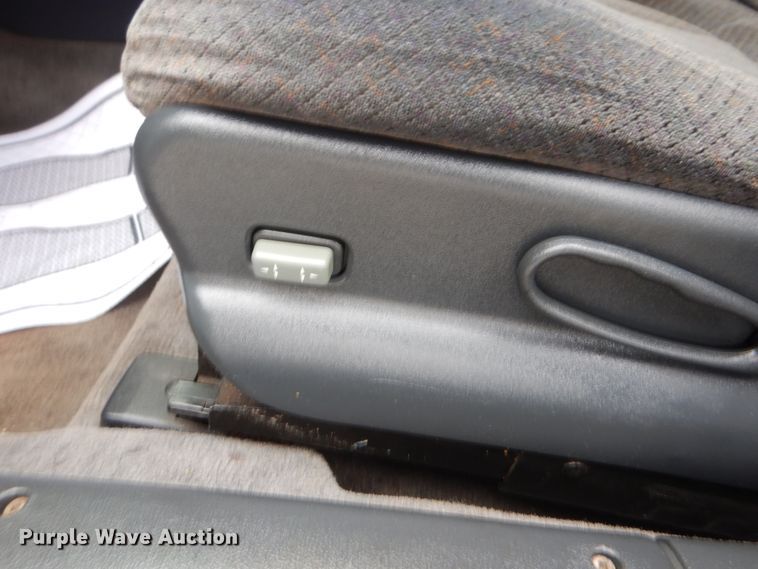 image for item IG9678 2000 Pontiac Grand Prix