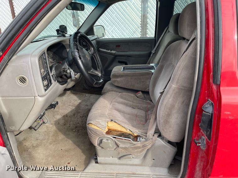 image for item IJ9504 2000 Chevrolet Silverado 1500  Ext. Cab pickup truck