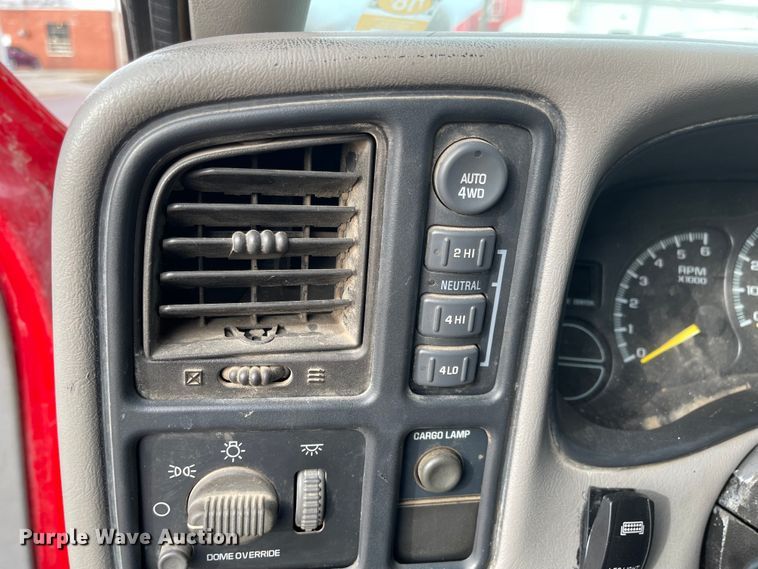 image for item IJ9504 2000 Chevrolet Silverado 1500  Ext. Cab pickup truck