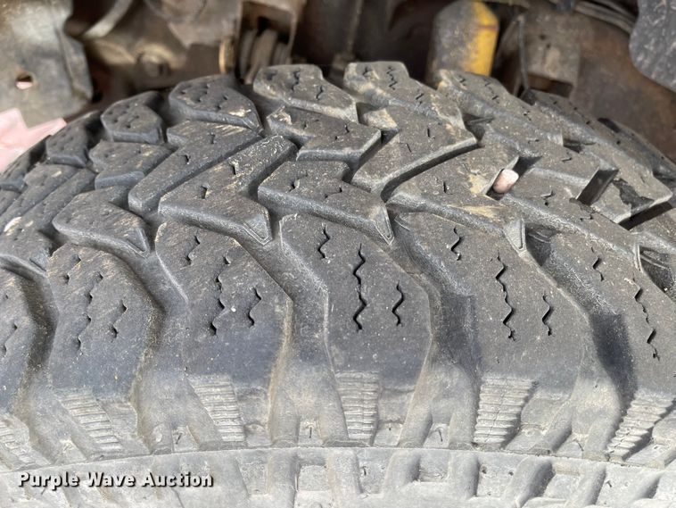 image for item IJ9504 2000 Chevrolet Silverado 1500  Ext. Cab pickup truck