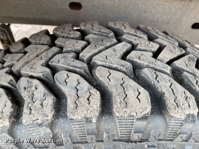 image for item IJ9504 2000 Chevrolet Silverado 1500  Ext. Cab pickup truck