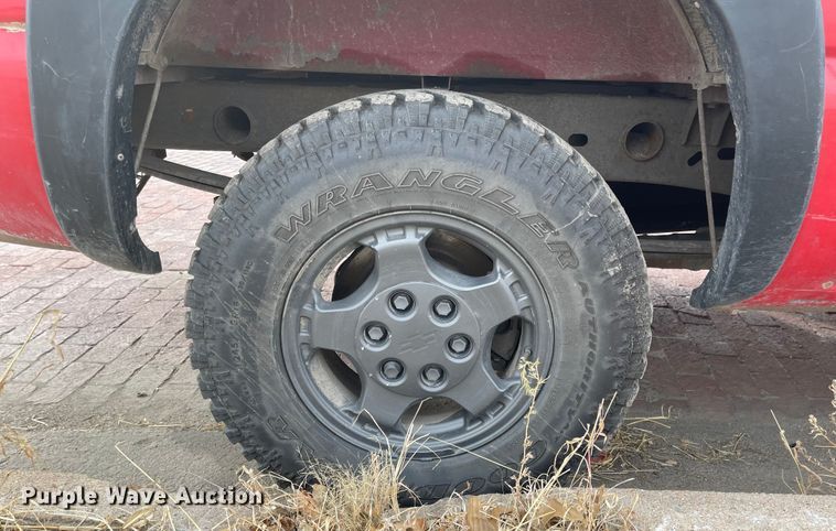 image for item IJ9504 2000 Chevrolet Silverado 1500  Ext. Cab pickup truck