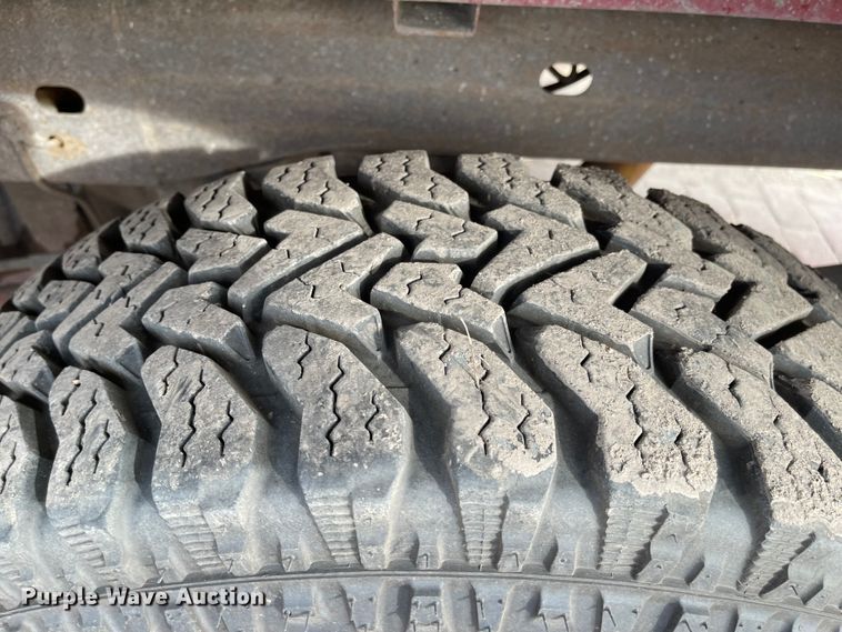 image for item IJ9504 2000 Chevrolet Silverado 1500  Ext. Cab pickup truck