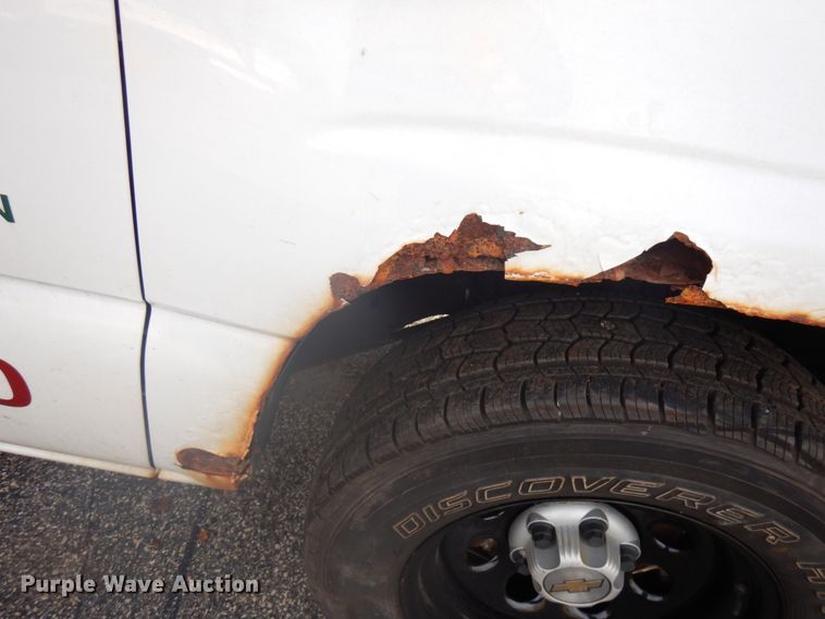 image for item IO9611 2005 Chevrolet Silverado 1500  pickup truck