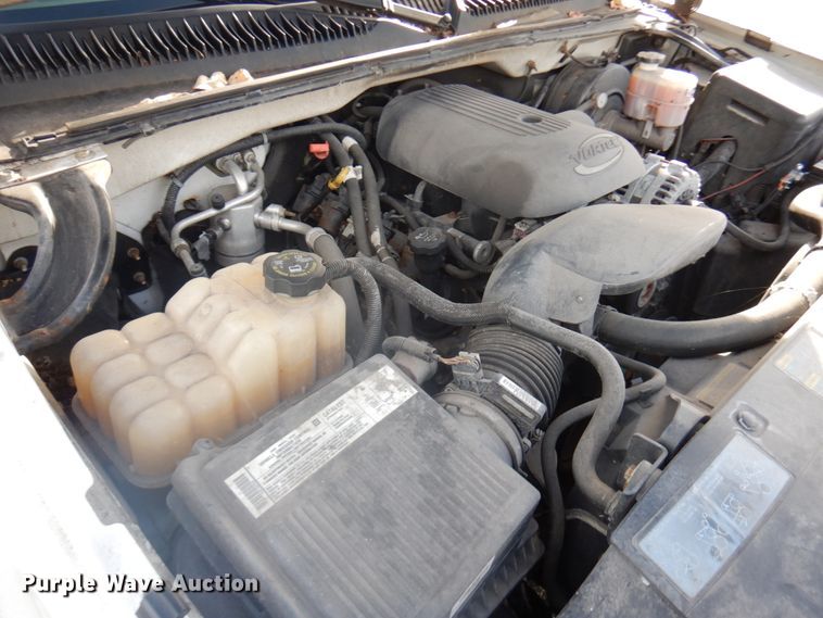 image for item IO9611 2005 Chevrolet Silverado 1500  pickup truck