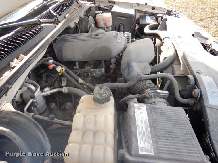 image for item IO9611 2005 Chevrolet Silverado 1500  pickup truck