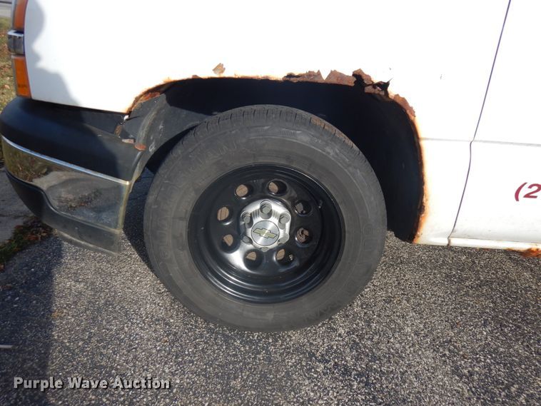 image for item IO9611 2005 Chevrolet Silverado 1500  pickup truck