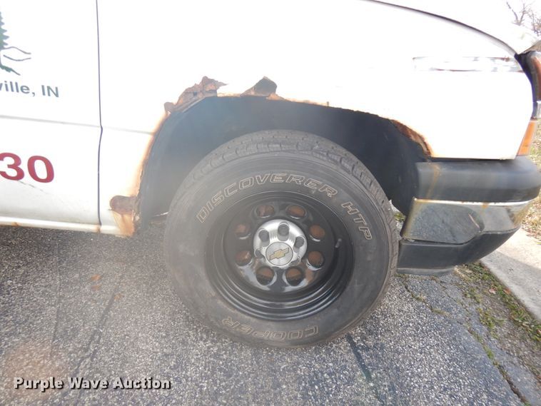 image for item IO9611 2005 Chevrolet Silverado 1500  pickup truck