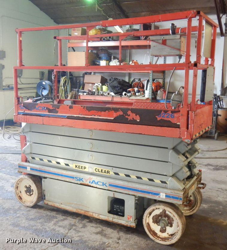 image for item IO9668 2008 Skyjack SJ3226  scissor lift