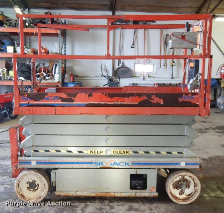 image for item IO9668 2008 Skyjack SJ3226  scissor lift
