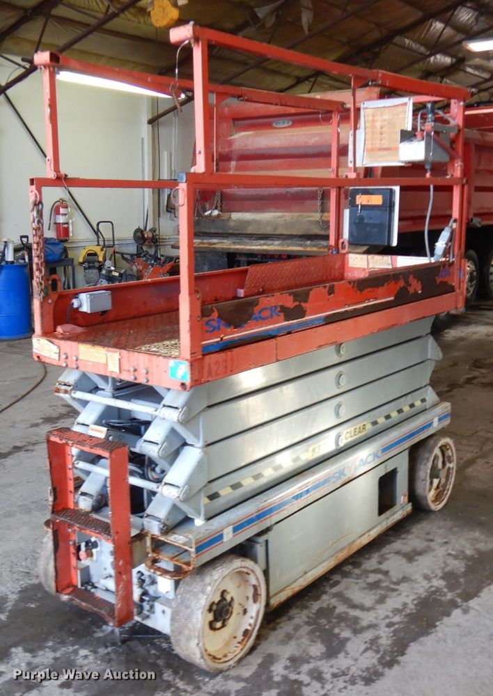image for item IO9668 2008 Skyjack SJ3226  scissor lift