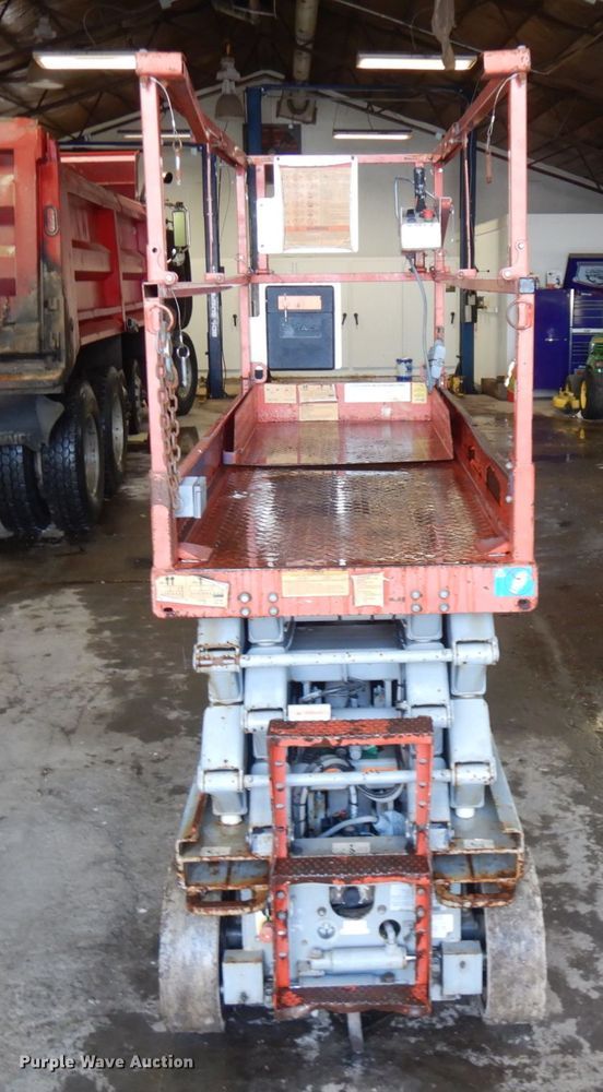image for item IO9668 2008 Skyjack SJ3226  scissor lift