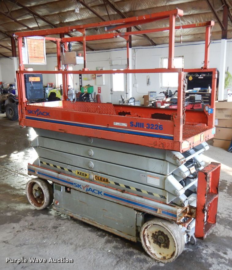 image for item IO9668 2008 Skyjack SJ3226  scissor lift